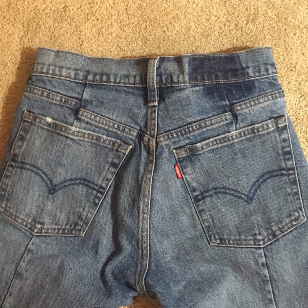 Levi’s mom jeans